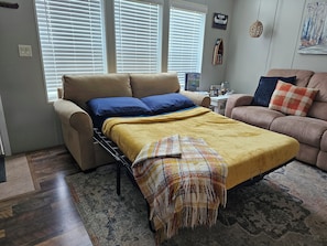 Interior - FamiLee Lakehouse Retreat 
FISHING & FUN!
DogFriendly w-HotTub & BoatDock  (Sparta)