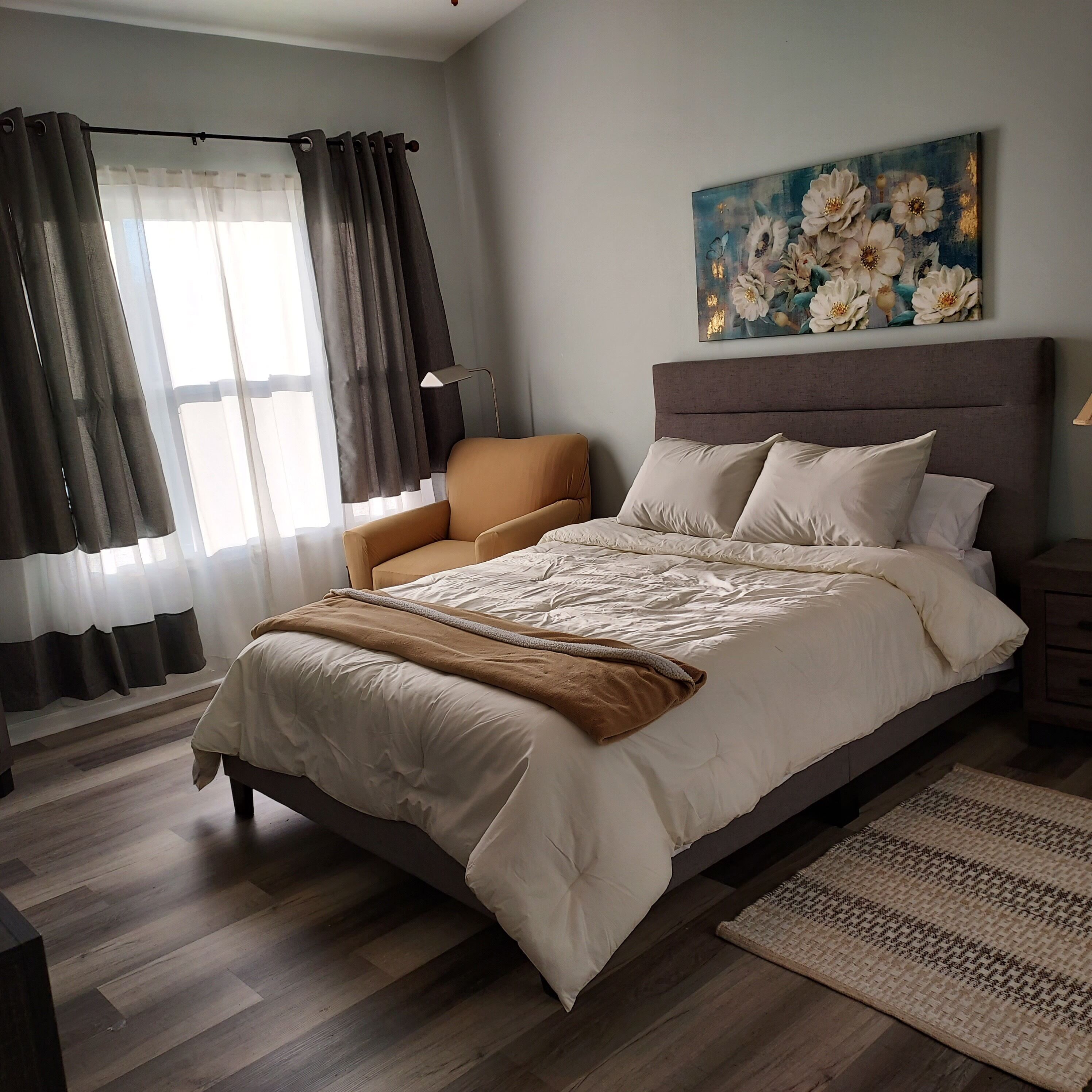 2 多间卧室、熨斗/熨衣板、WiFi、床单