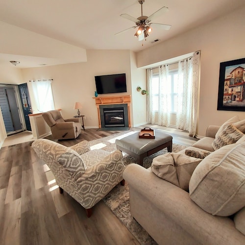 Fully furnished 2Bdrm, 2bth Condo in quiet and pet friendly neighborhood 