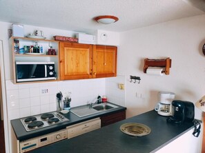 Kühlschrank, Mikrowelle, Geschirrspüler