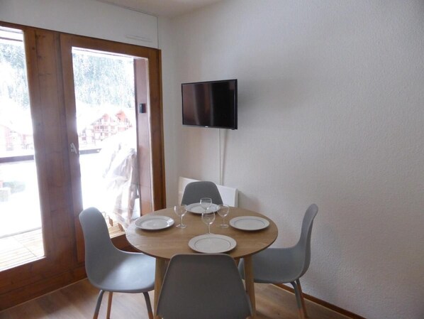Dining - 3rd floor, balcony, parking, tv, ski locker, 23m², Les Contamines-Montjoie (Les Contamines-Montjoie)