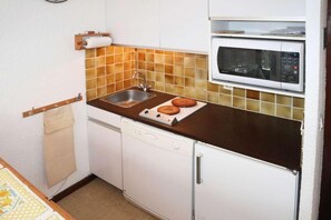 Fridge, microwave, dishwasher, coffee/tea maker - 100m from resort center, 2nd floor, view mountain, balcony, 28m², Les Orres (Les Orres)