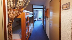 Room - 100m from resort center, 2nd floor, view mountain, balcony, 28m², Les Orres (Les Orres)