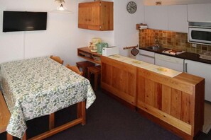 Fridge, microwave, dishwasher, coffee/tea maker - 100m from resort center, 2nd floor, view mountain, balcony, 28m², Les Orres (Les Orres)