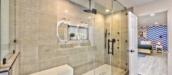 Amazing Modern House!! Big Backyard Big pool 5 Bedrooms 2 Masters 3 Bathrooms