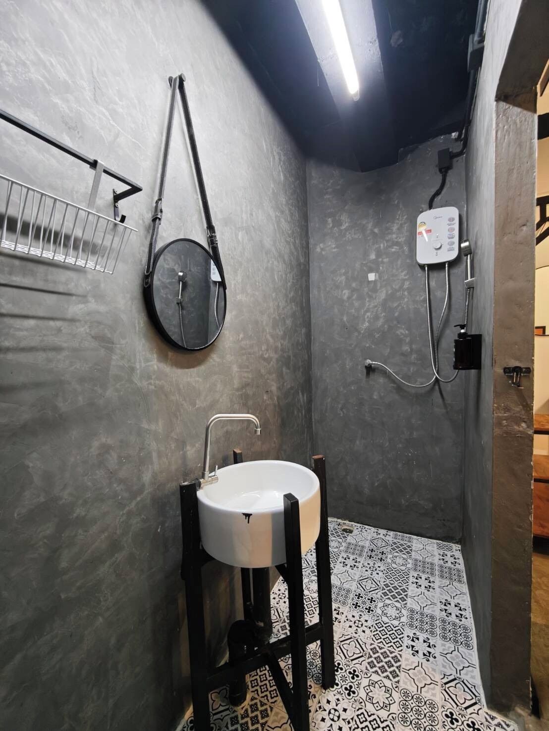 Studio | Bathroom