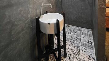 Studio | Bathroom