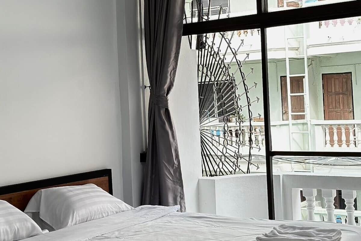 Standaard tweepersoonskamer, 1 queensize bed, uitzicht op strand | Gratis wifi, beddengoed