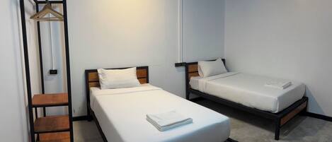 Twin Room | Free WiFi, bed sheets