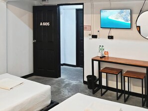 Twin Room | Free WiFi, bed sheets - Sleep Owl Jomtien (Pattaya)