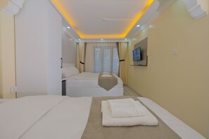 Ropa de cama de alta calidad y minibar 