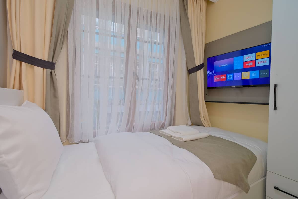 Basic Single Room | 1 bilik tidur, peralatan tempat tidur premium, bar mini