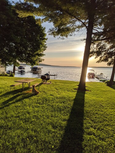Classic Green Lake cottage, lakefront, screened boathouse deck, dock, swimming