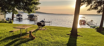 Classic Green Lake cottage, lakefront, screened boathouse deck, dock, swimming