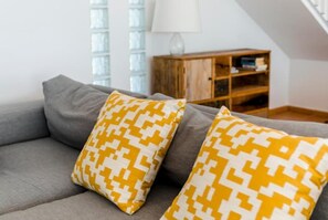 Smart TV, chimenea, tenis de mesa y biblioteca musical 