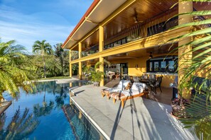 Outdoor pool - 5bdr Private Hacienda-Style Oasis close to Garza wit pool & breathtaking views (Nicoya)