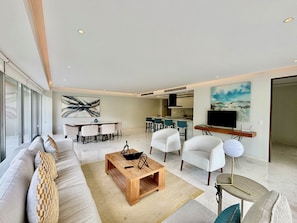 Family Apartment | Living area | 40-inch flat-screen TV with digital channels - Park Life Bolongo (Bucerías)
