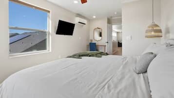 1 Schlafzimmer, Schreibtisch, BĂŒgeleisen/BĂŒgelbrett, Reisekinderbett