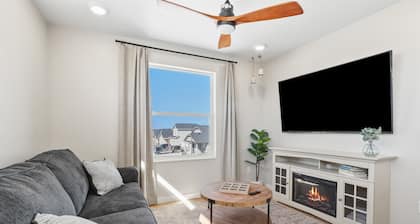 Enclave - Private King 1 Bedroom Sleeps 4! Outdoor Patio View