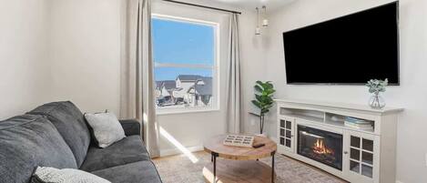 TV connectée, cheminée, espaces bureaux