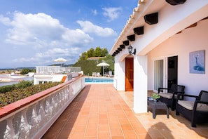 Terrace/patio - Villa ES MIRADOR, Son Bou, AC, private pool and wifi (Son Bou)