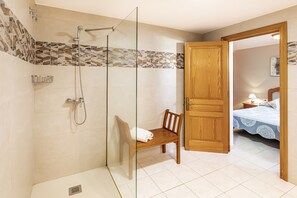Shower, towels