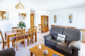 Interior - Villa PONENT, Son Bou, 8 pax, AC, private pool and wifi (Son Bou)