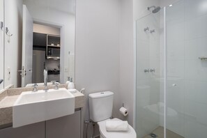 Basic Apartment | Bathroom