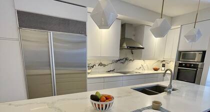 Fully renovated modern family home. 1 min walk to waterfront!