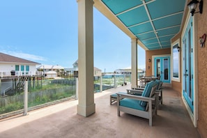Terrace/patio - 🏝️ Fathom Resort – Sleeps 20, Saltwater Pool, Elevator + Gulf Views (Pensacola Beach)