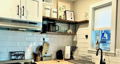 Charming 1 bed/bath Suite in waterfront Cottage