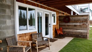 Terrace/patio - Charming 1 bed/bath Suite in waterfront Cottage (Somers)