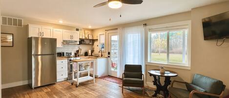 Coffee/tea maker, fridge, microwave, oven