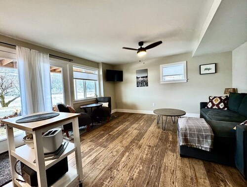 Charming 1 bed/bath Suite in waterfront Cottage