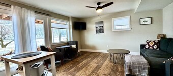 Charming 1 bed/bath Suite in waterfront Cottage