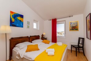 4 chambres, fer et planche à repasser, Wi-Fi, draps fournis