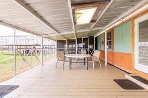 Outdoor dining - FARMVIEW @ SAN ANTONIO (Converse)