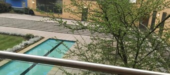 2-bed 2-bath Greenwich Apartment with balcony & lift