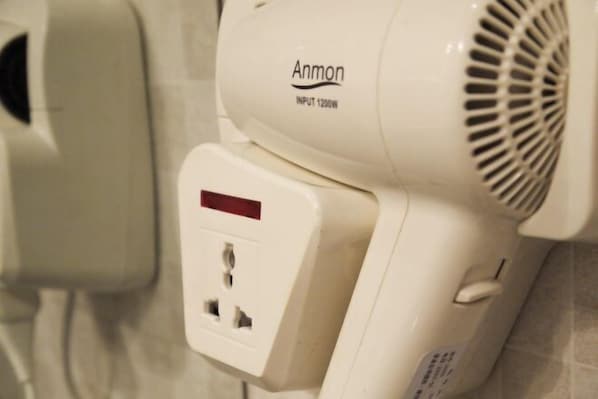 A hair dryer with a label "Anmon" and an input of 1200W. - Xiangxingli Inn (Tengchong Heshun Ancient Town Branch) (Tengchong)