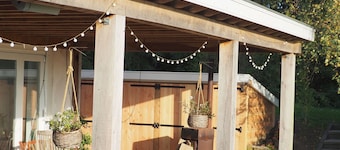 Ruime Boerderij in Prachtige Natuur Naast Werk aan het Spoel aan de Lek