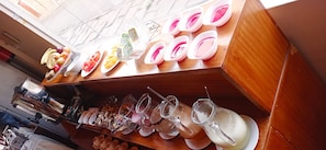 Free daily buffet breakfast  - HOTEL LA PAZ (La Paz)