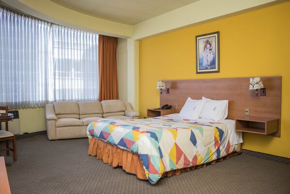 In-room safe, soundproofing, iron/ironing board, free WiFi