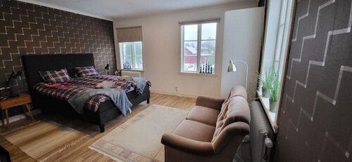 Budget Hotel. Dubbelrum + Resårsäng. Frukost/fee