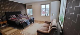 Budget Hotel. Dubbelrum + Resårsäng. Frukost/fee