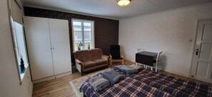 1 chambre, fer et planche à repasser, Wi-Fi, draps fournis