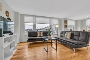 TV - 2BR Furnished Apartment near Smithsonian by RedAwning (Washington Dc)