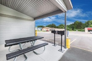 Terrace/patio - The Northwest Inn (Spencer)