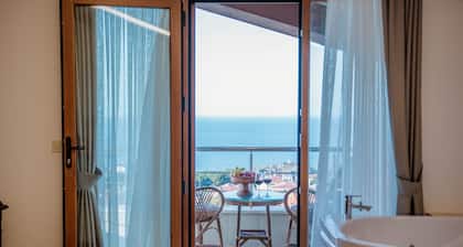Villaqua Boutique Hotel