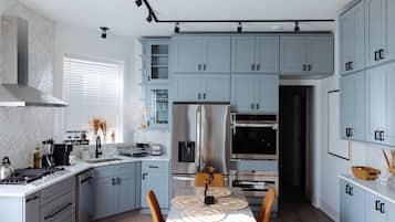 冰箱、微波炉、烤箱、炉灶