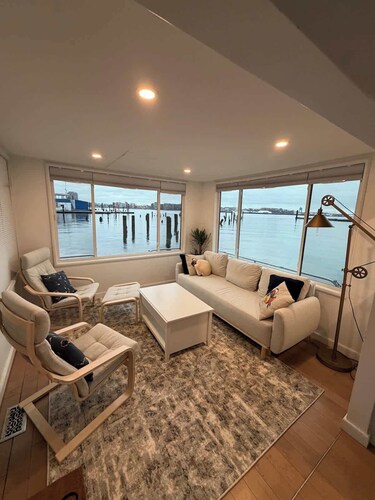 Endless Summer: Oceanside Views